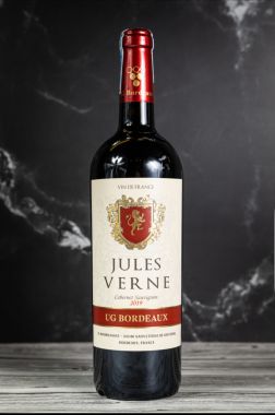 Vang Jules Verne Cabernet Sauvignon 14%. Made in Pháp